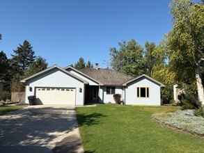 Building Photo - 168 River View Dr