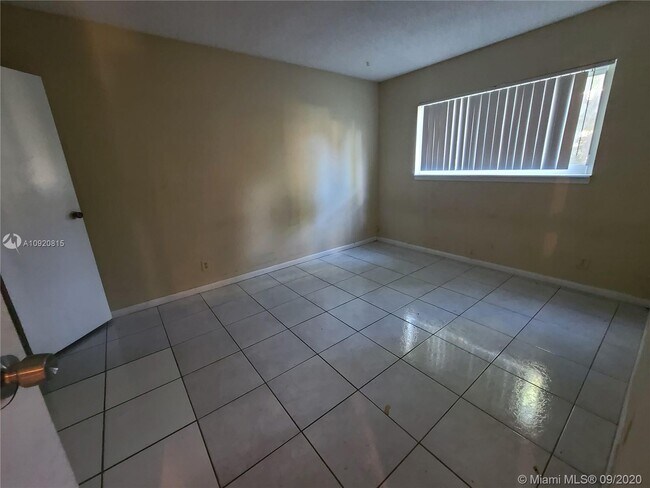 Building Photo - 2600 NW 39th Way