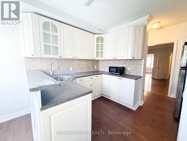 Photo du bâtiment - 1529 Queen St E