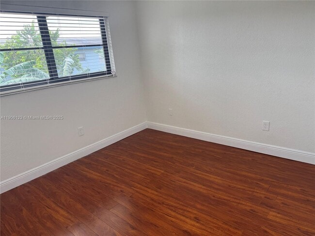 Foto del edificio - 3466 SW 112th Ave