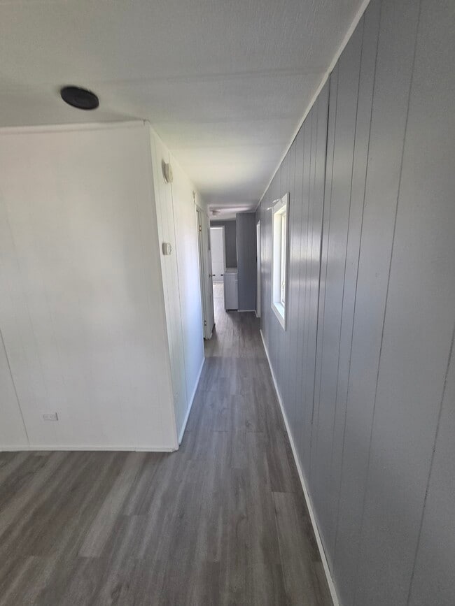 Building Photo - 1511 Mydland Rd