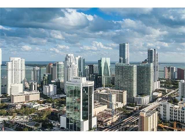 Foto principal - 185 SW 7th St