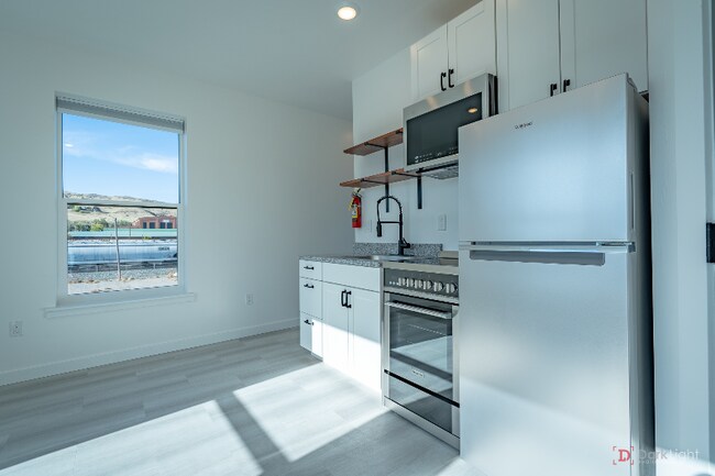 Foto del edificio - 130 N F St