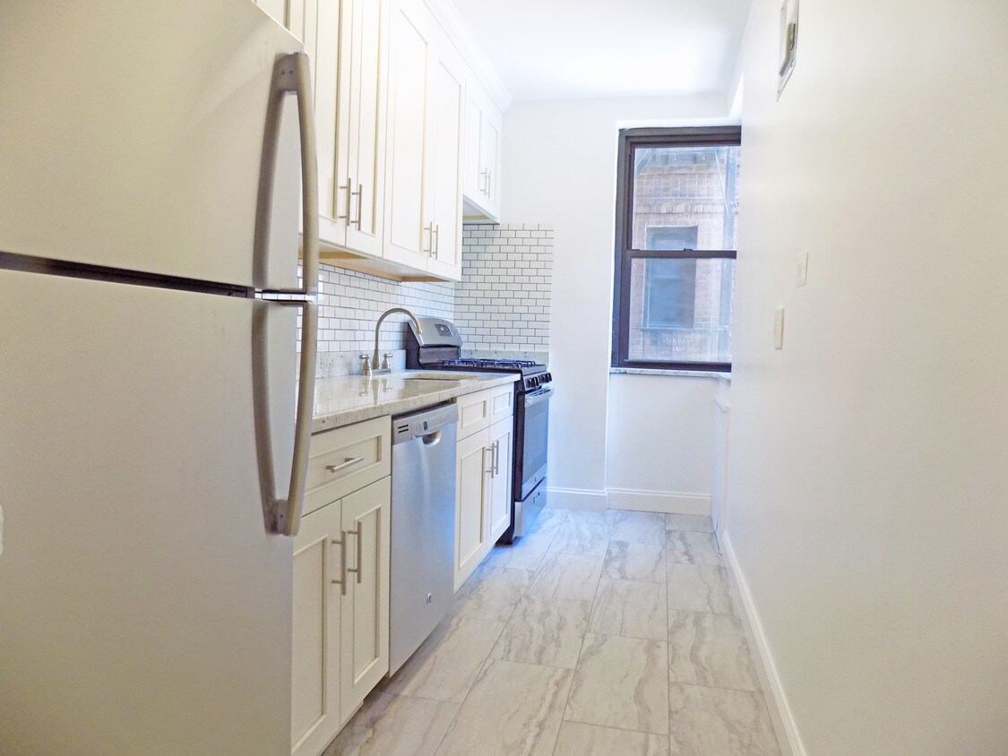 Foto principal - 109-15 Queens Blvd