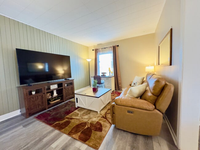 Foto del edificio - 922 W Broadway St