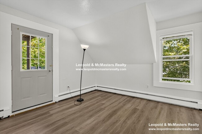 Building Photo - 139 Greenwood St