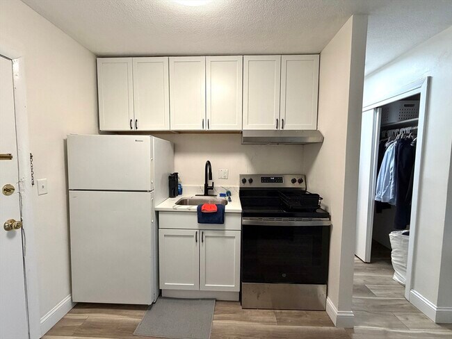 Building Photo - 720 Bennington St