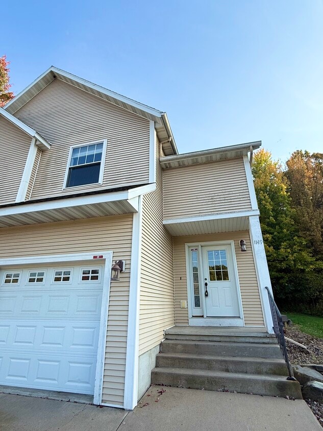 Foto principal - 1151-1151 E Wausau Ave