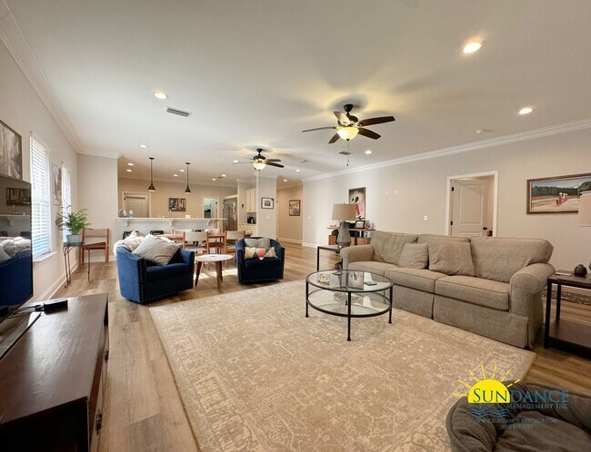 Building Photo - Beautiful 3 Bedroom Home with a Screened P...