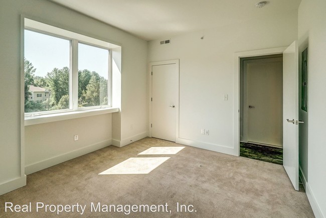 Foto del edificio - 1340 Stony Point Rd