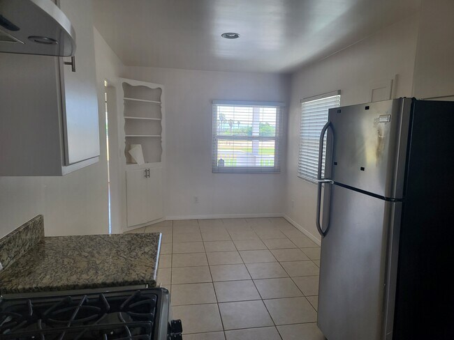 Foto del edificio - 4843 1/2-4642 Long Branch Ave