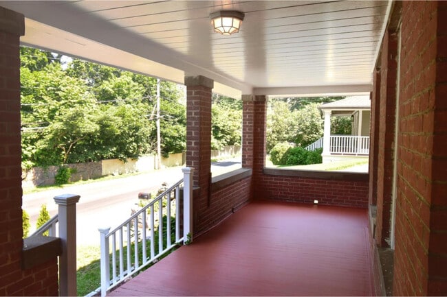 Building Photo - 149 Lake Ave