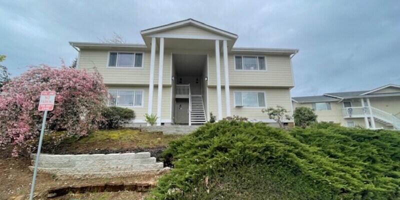 Primary Photo - Crestview 4-Plex