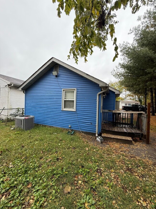 Building Photo - 15 Deming Ave