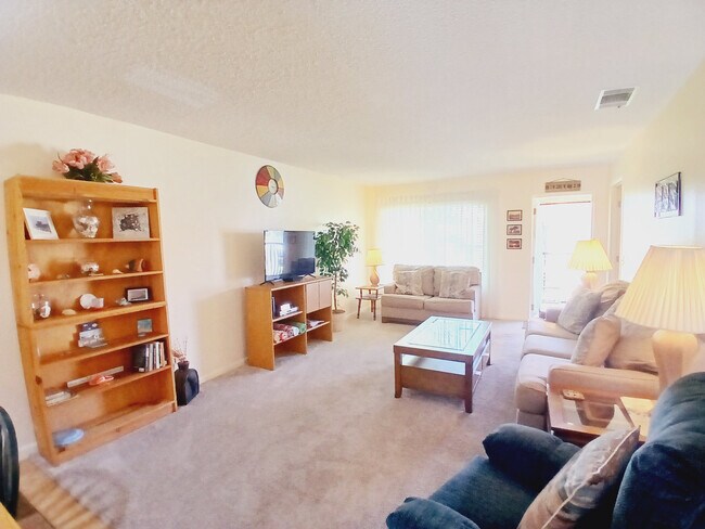 Building Photo - 201 St Lucie Ln