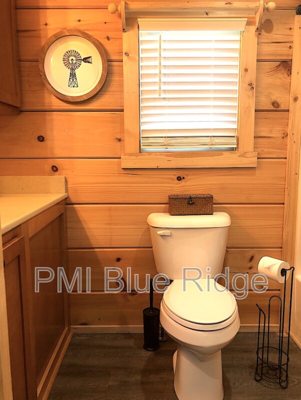 Foto del edificio - 1566 Old Mill Rd