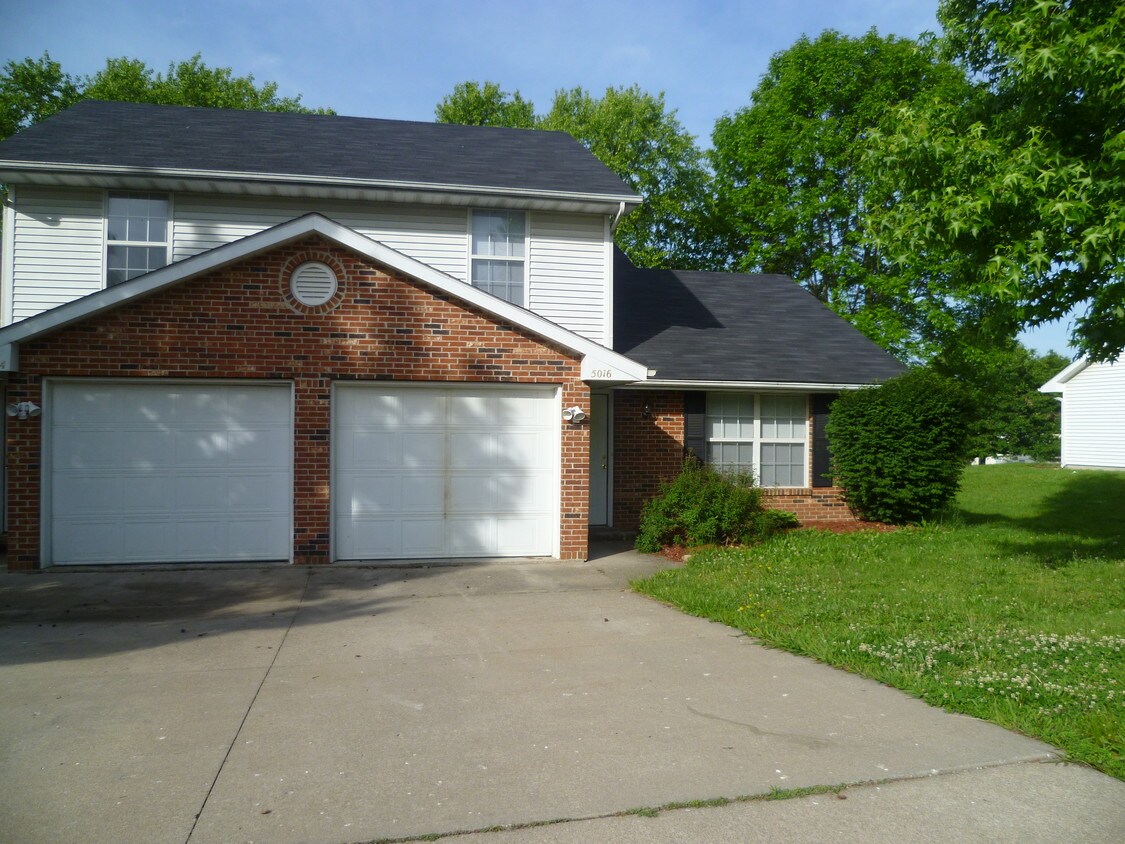 5016 W Millbrook Dr, Columbia, MO 65203 Townhome Rentals in Columbia