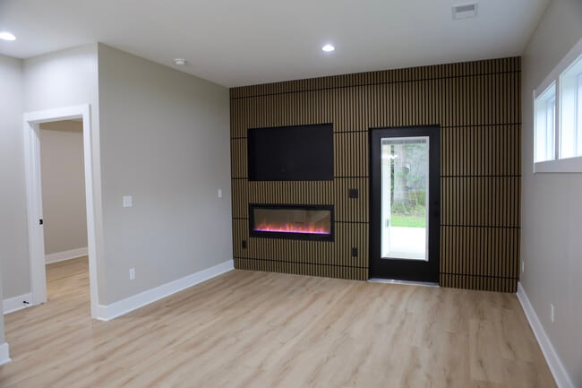 Building Photo - 5008 Danbury Pl
