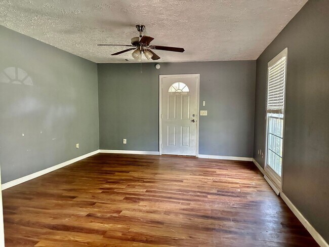 Building Photo - Marietta Rental (One Level Living)