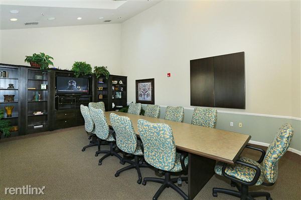 Building Photo - 9401 Coventry Square Dr