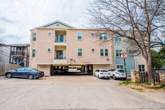 Building Photo - 2414 Longview