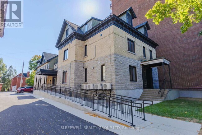 Photo du bâtiment - 476-476 Rue Wilbrod St