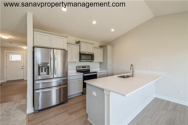 Foto del edificio - Beautiful 3 bedroom in Prime Waukee Location - Close to it ALL