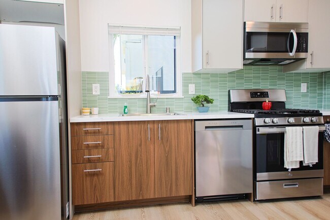 Foto del interior - NEW CONSTRUCTION 1 BED + 1 BATH APARTMENTS IN HIGHLAND PARK!