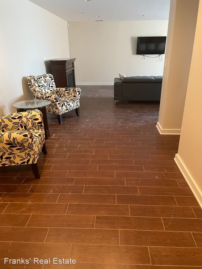 Building Photo - 2 br, 2 bath House - 263 N York Street Apt...