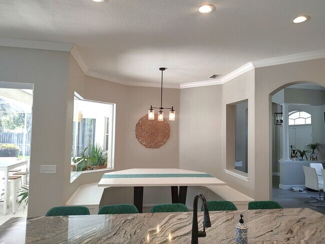 Building Photo - Plant City Executive Pool Home! Free Elect...