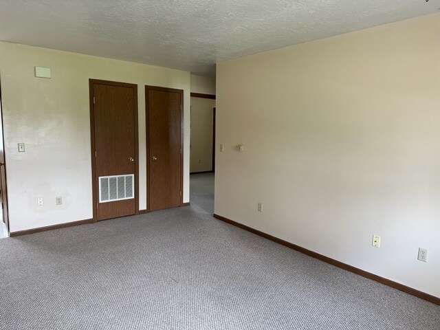 Building Photo - 912 Honey Locust Dr
