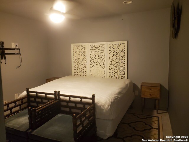 Building Photo - 8058 Broadway St