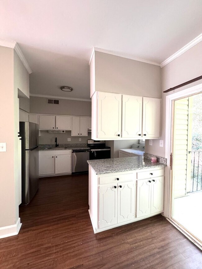 Foto del edificio - 5925 Quail Hollow Rd