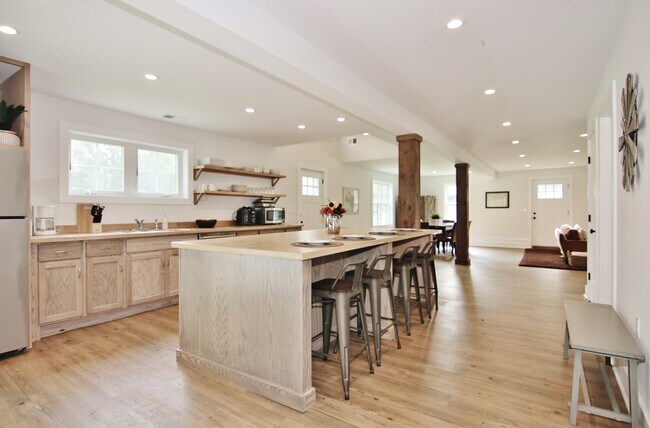 Foto del edificio - 39 Hunting Ridge Rd
