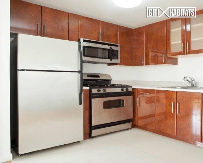 Foto del edificio - 424 E 10th St