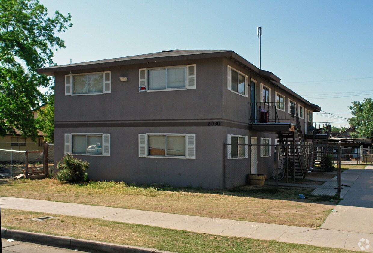 Foto del edificio - 2030 E White Ave