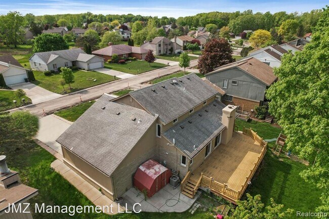Building Photo - 4 br, 3.5 bath House - 7316 Silver Leaf Lane,