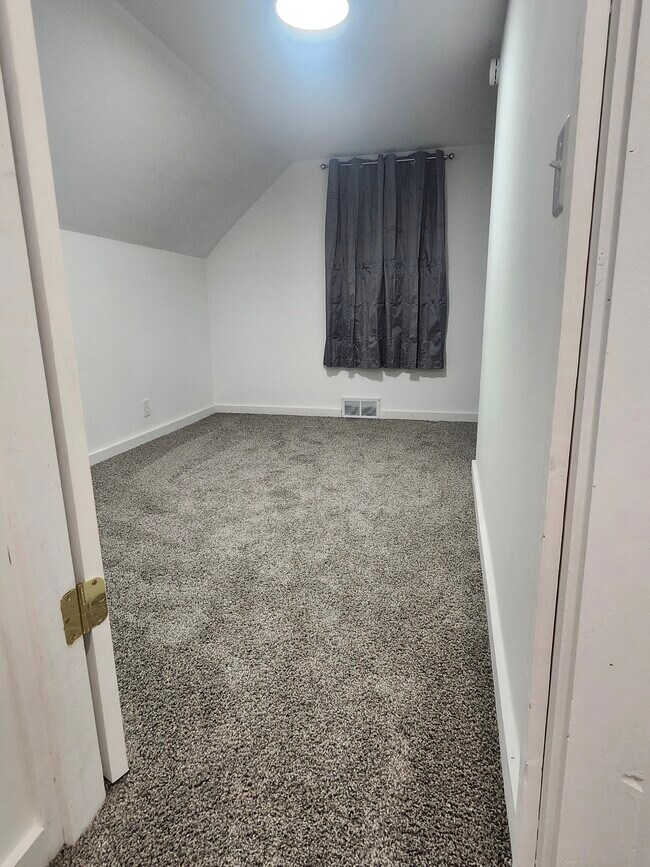 BEDROOM 3 - 102 W Lincoln St