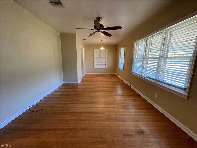 Building Photo - 3 br, 1 bath House - 1635 Crestwood Drive
