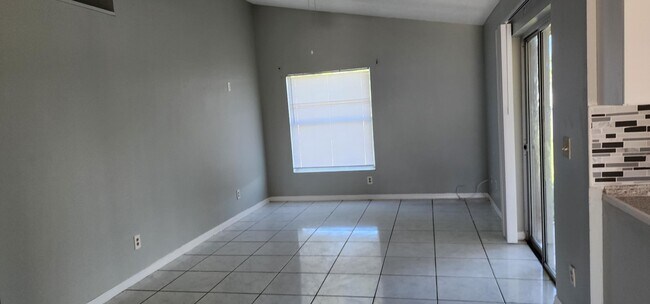 Foto del edificio - 473 SW Eyerly Ave