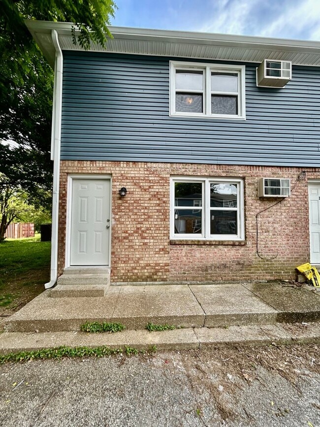 Building Photo - 190 Macey Ave