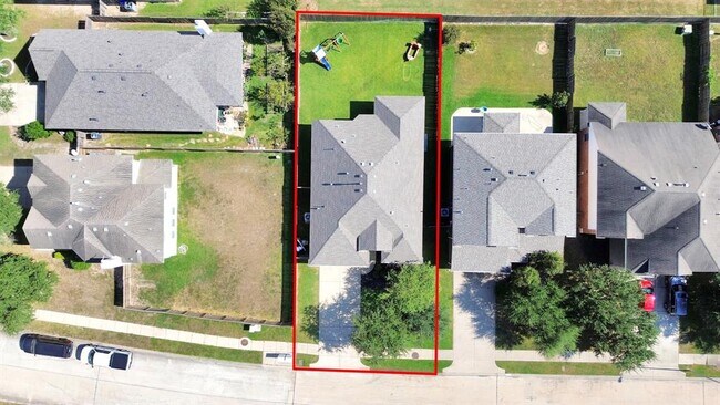 Building Photo - 2815 Empire Oaks Lane