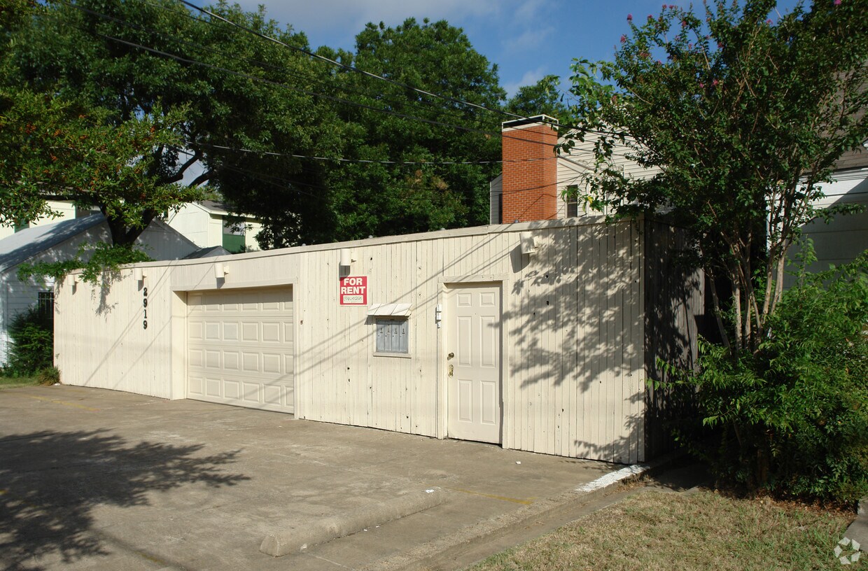 Primary Photo - 2919 Lucas Dr