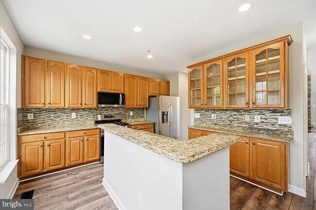 Foto del edificio - 3706 Singleton Terrace