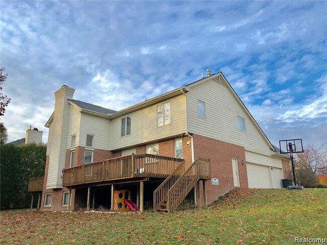 Building Photo - 4883 Trailview Dr