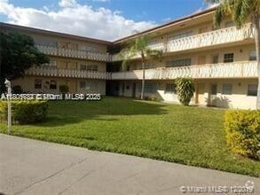 Building Photo - 11855 NE 19th Dr