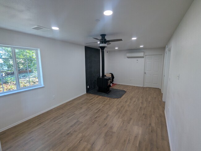 Foto del edificio - 6245 Brevard Cir