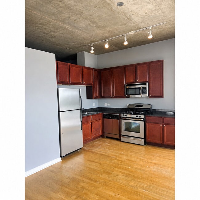 Building Photo - 1122 W Catalpa Ave
