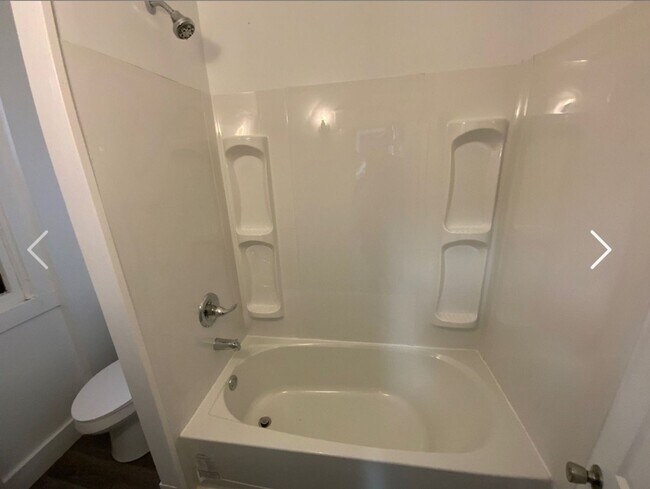 Building Photo - Come see this 2 Bedroom 1 Bath near Downtown!