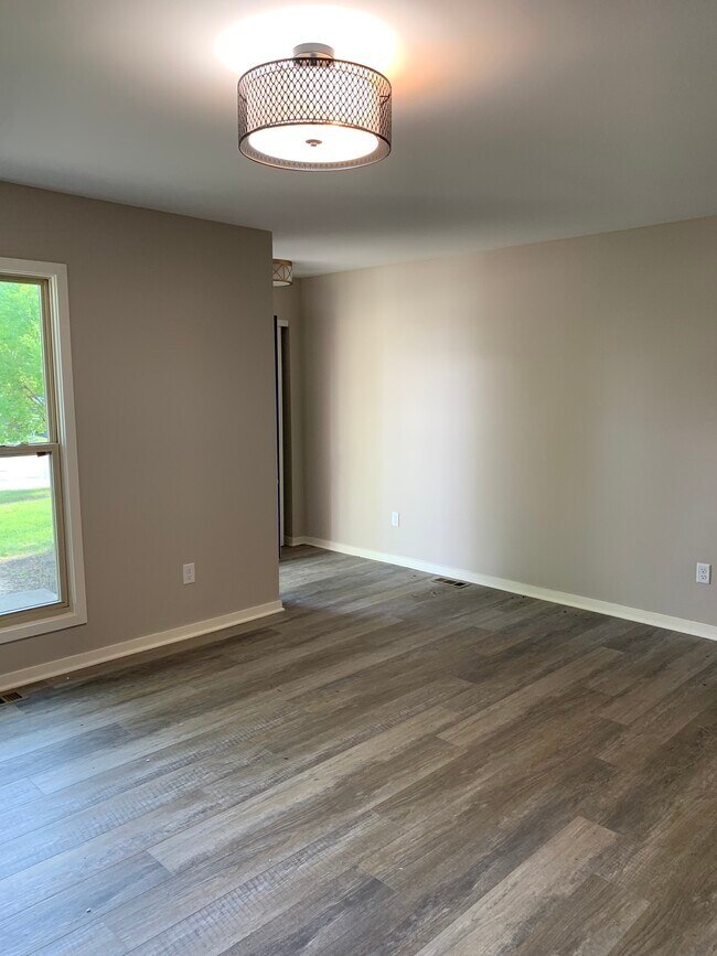 Building Photo - 2876 Cranston Dr